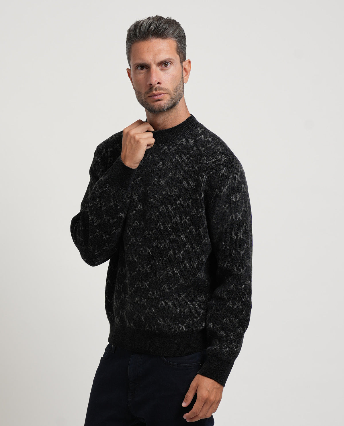 Pullover uomo Armani con logo e bordi a costine 