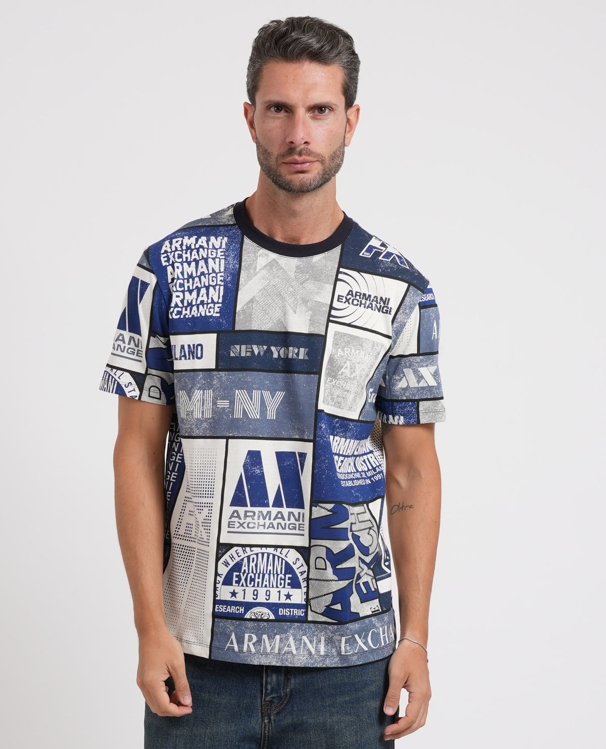 T-shirt girocollo uomo Armani con stampa grafica 