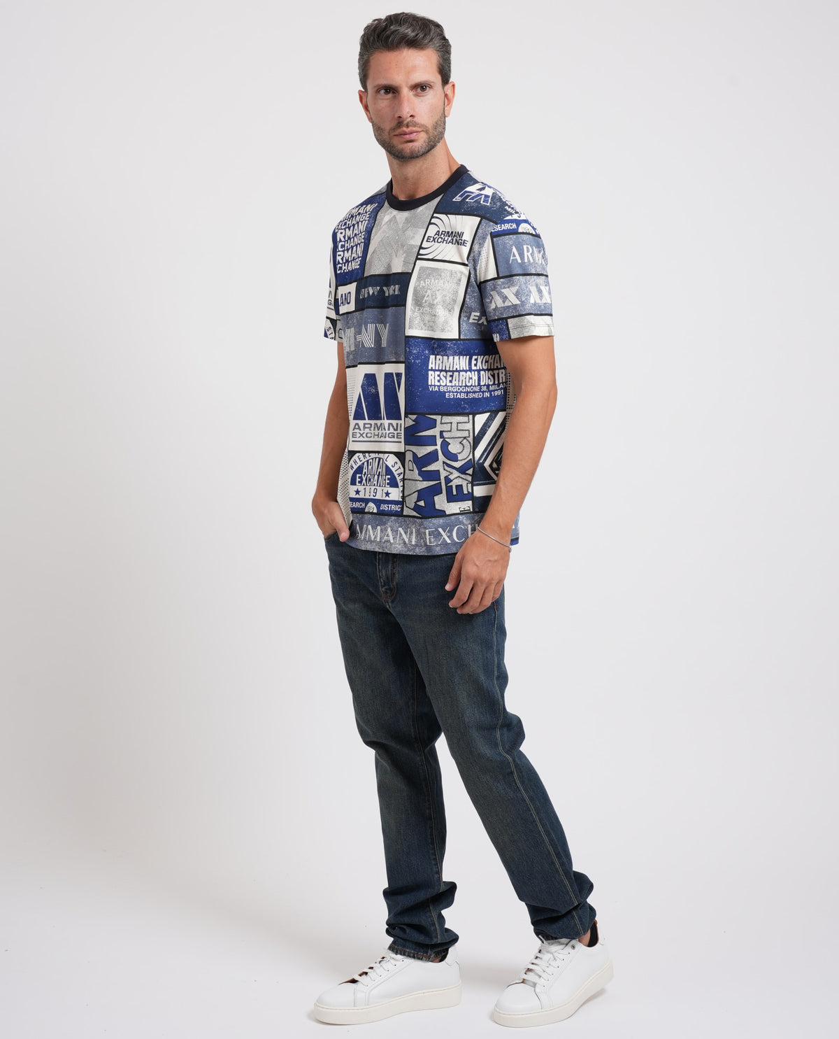 T-shirt girocollo uomo Armani con stampa grafica 