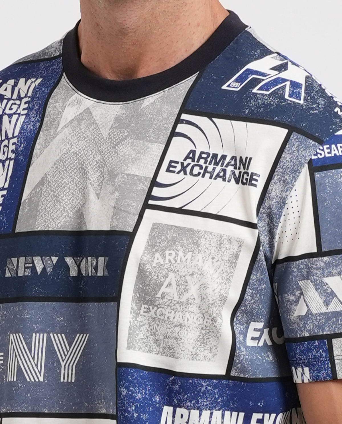T-shirt girocollo uomo Armani con stampa grafica 