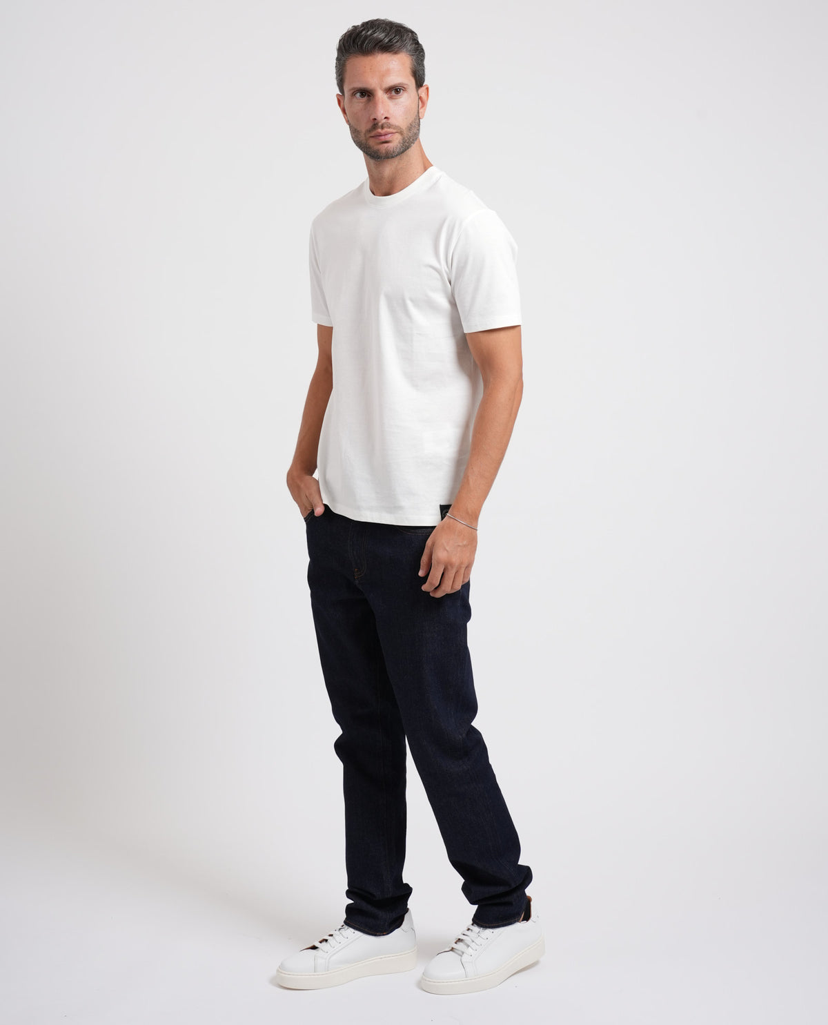 T-shirt girocollo Armani con etichetta logata 