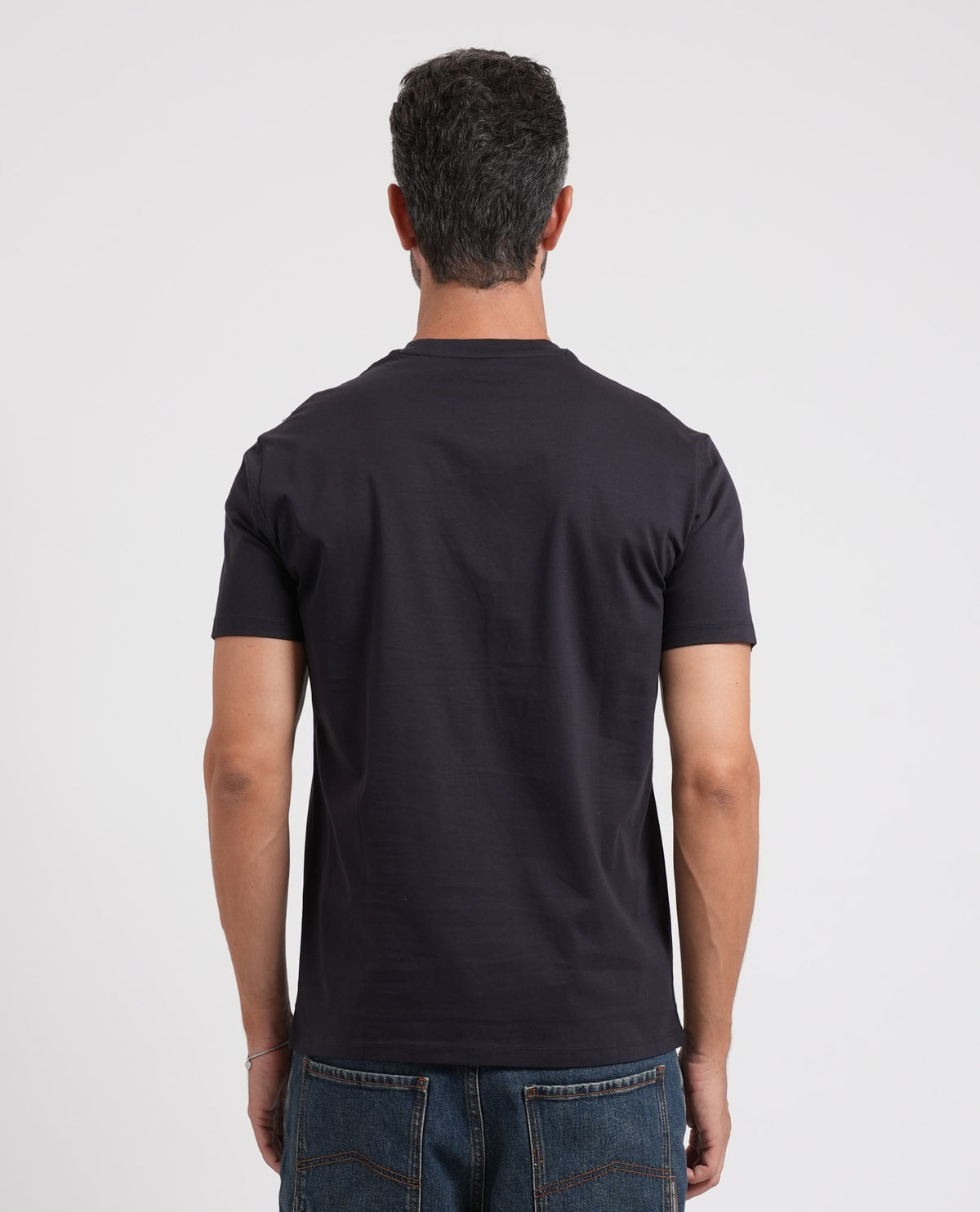 T-shirt girocollo Armani con etichetta logata 
