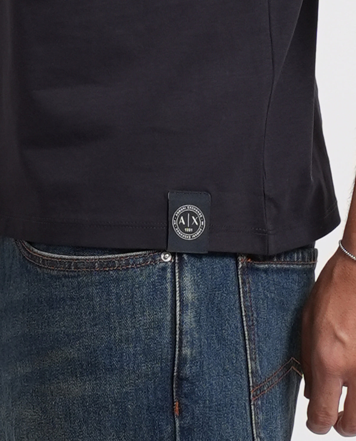 T-shirt girocollo Armani con etichetta logata 