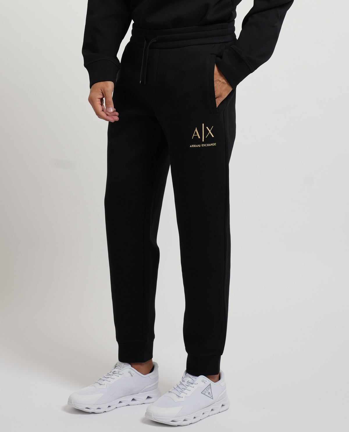 Pantaloni tuta Armani Exchange uomo con logo dorato 