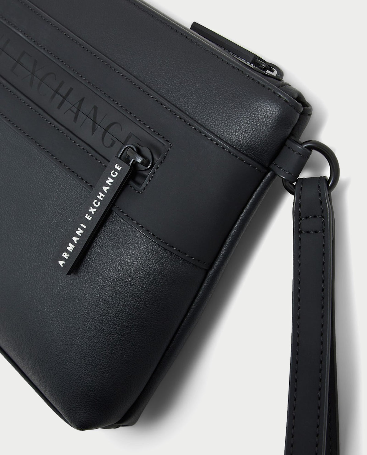 Pochette Armani Exchange in tessuto spalmato 