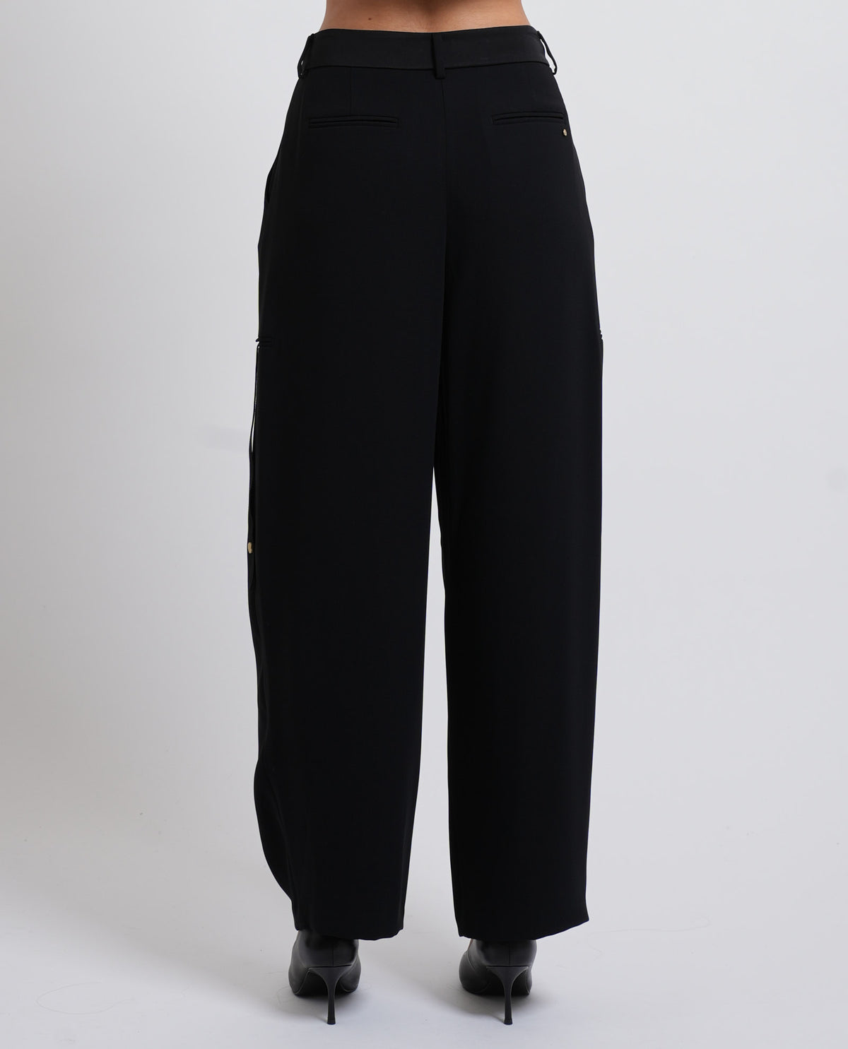 Pantaloni a garmba larga AX con pinces 
