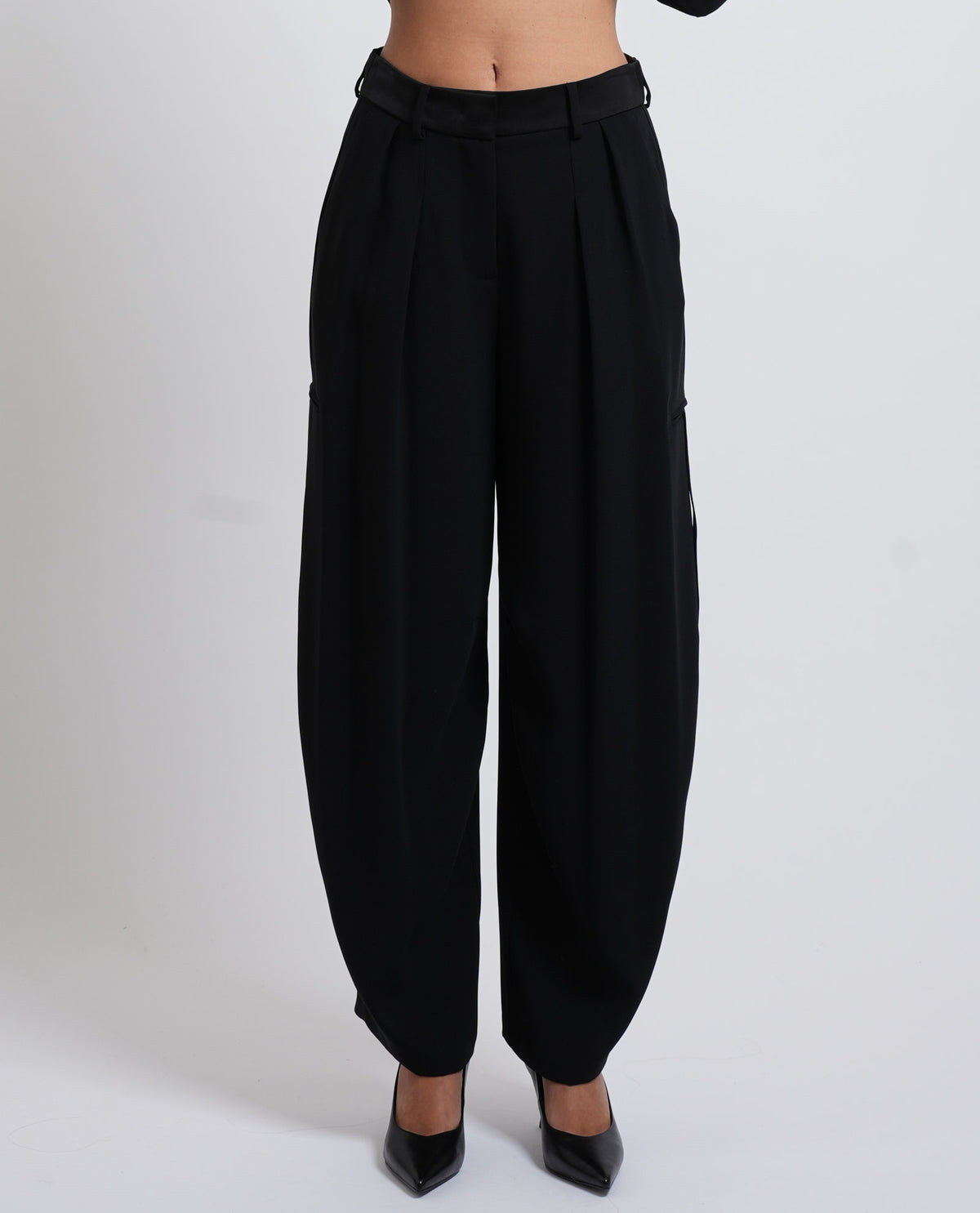 Pantaloni a garmba larga AX con pinces 