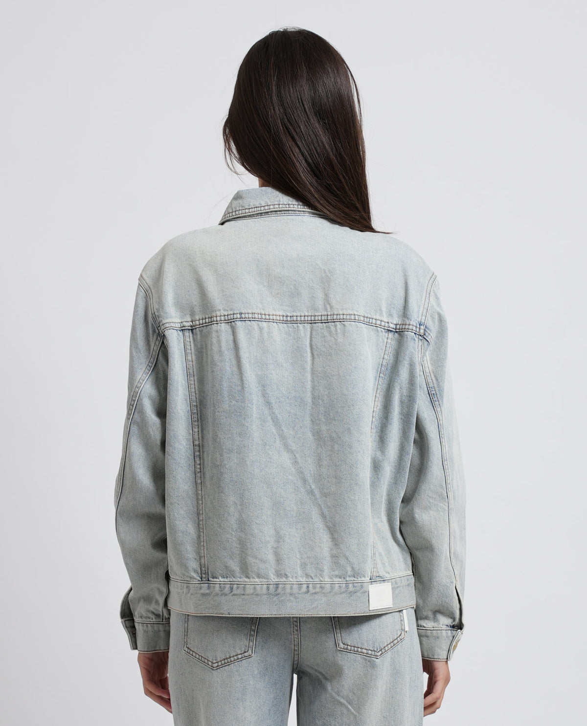 Giubbotto donna AX in denim con borchie 