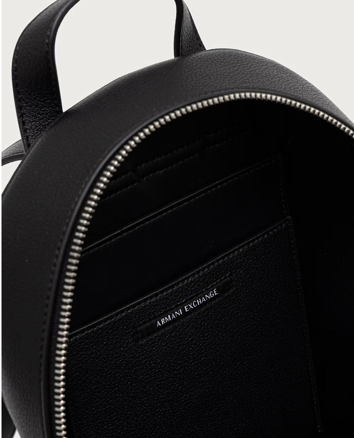 Zaino donna Armani Exchange con ciondolo logato 