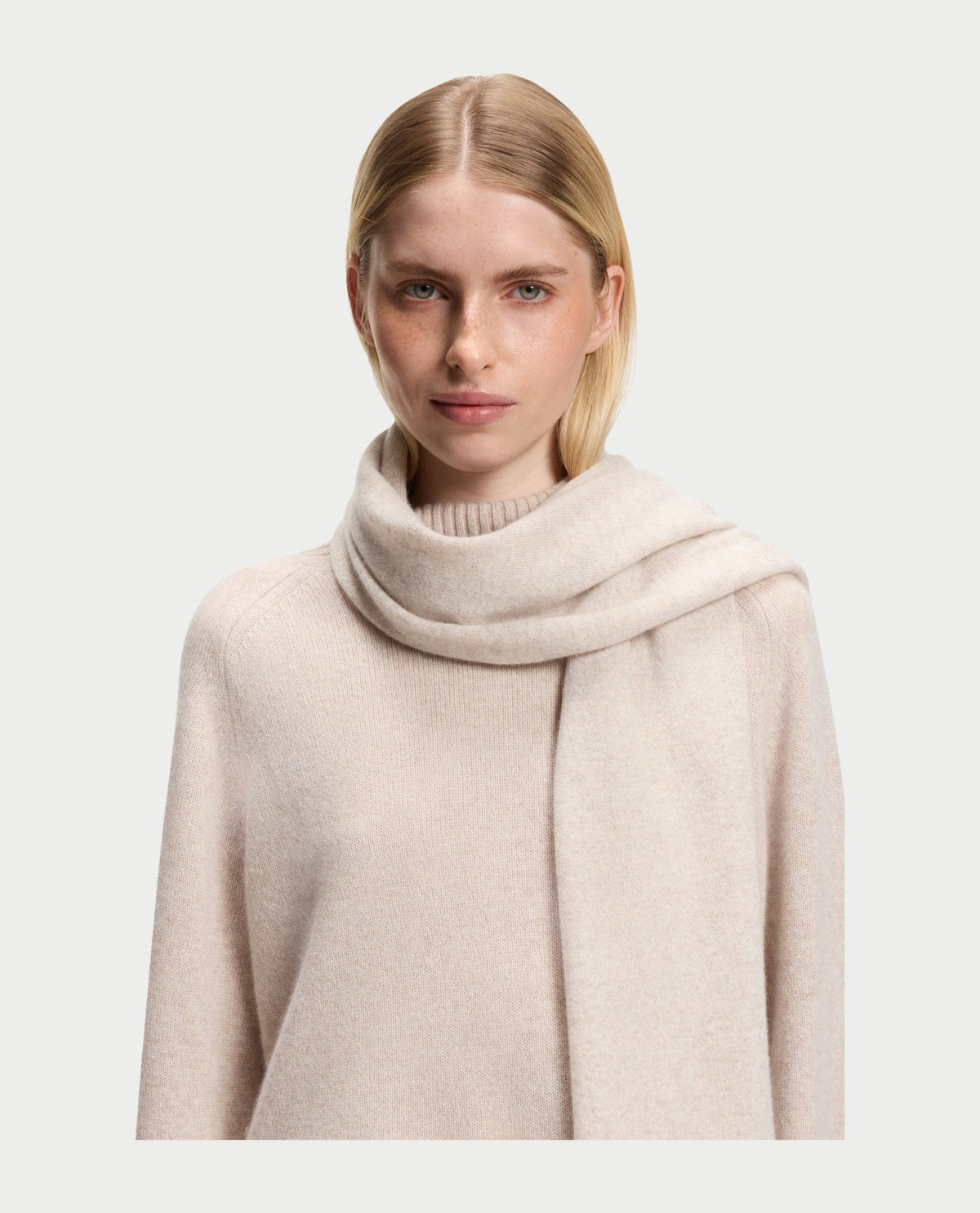 Sciarpa in cashmere con dettaglio logato Boss donna 
