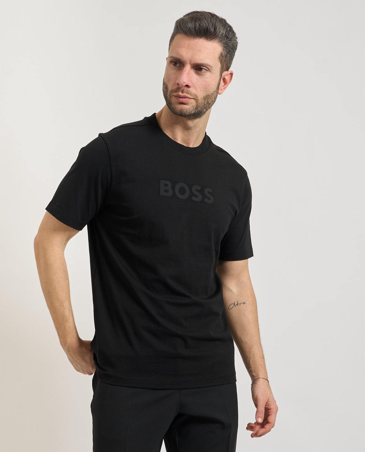 T-shirt uomo di Boss con logo frontale<BR/> 