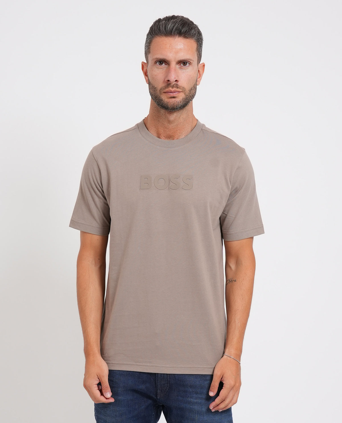 T-shirt uomo di Boss con logo frontale<BR/> 