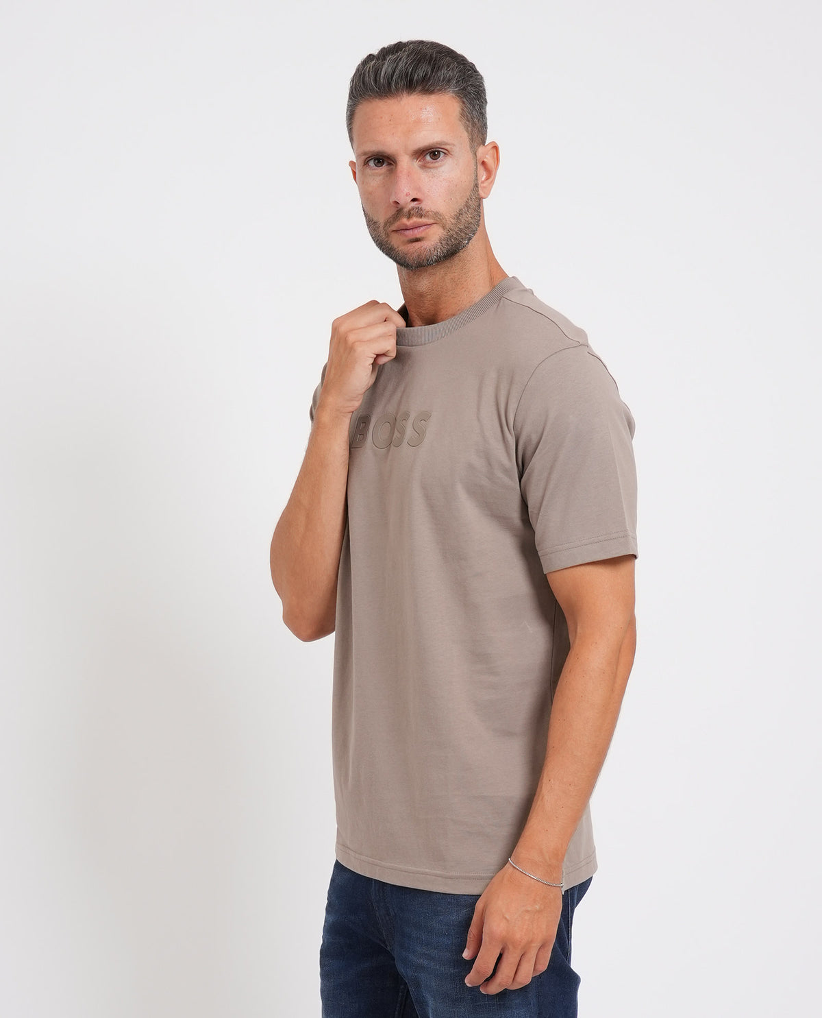T-shirt uomo di Boss con logo frontale<BR/> 