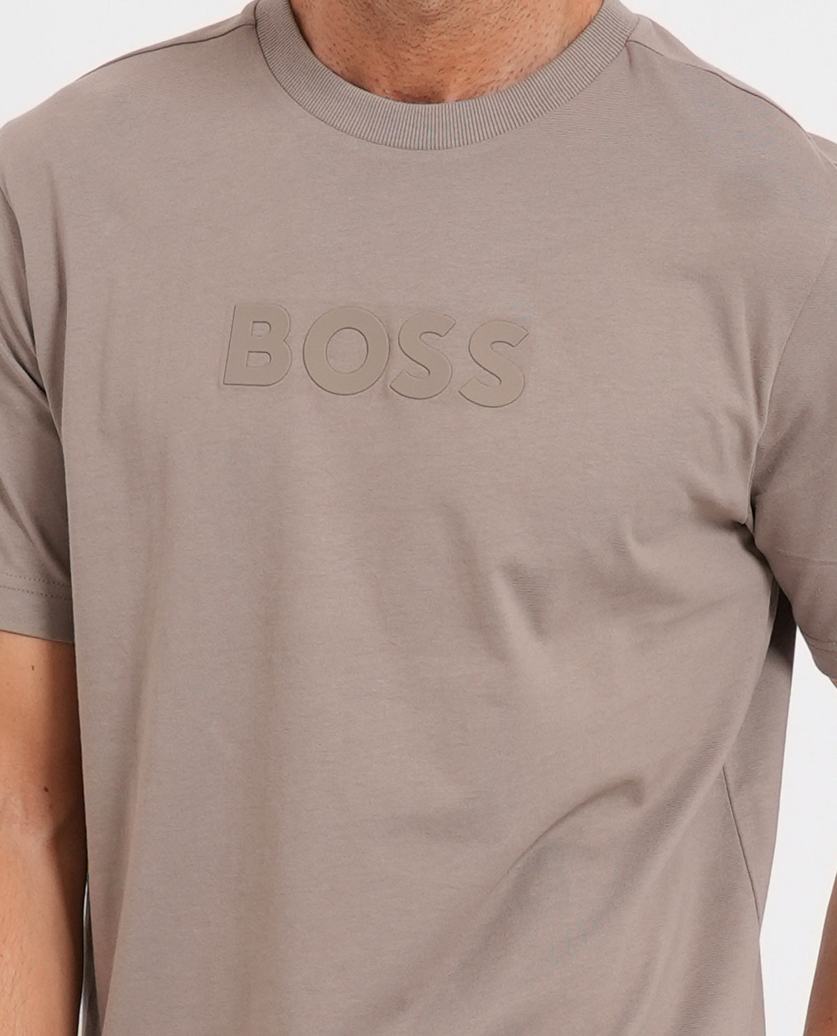 T-shirt uomo di Boss con logo frontale<BR/> 