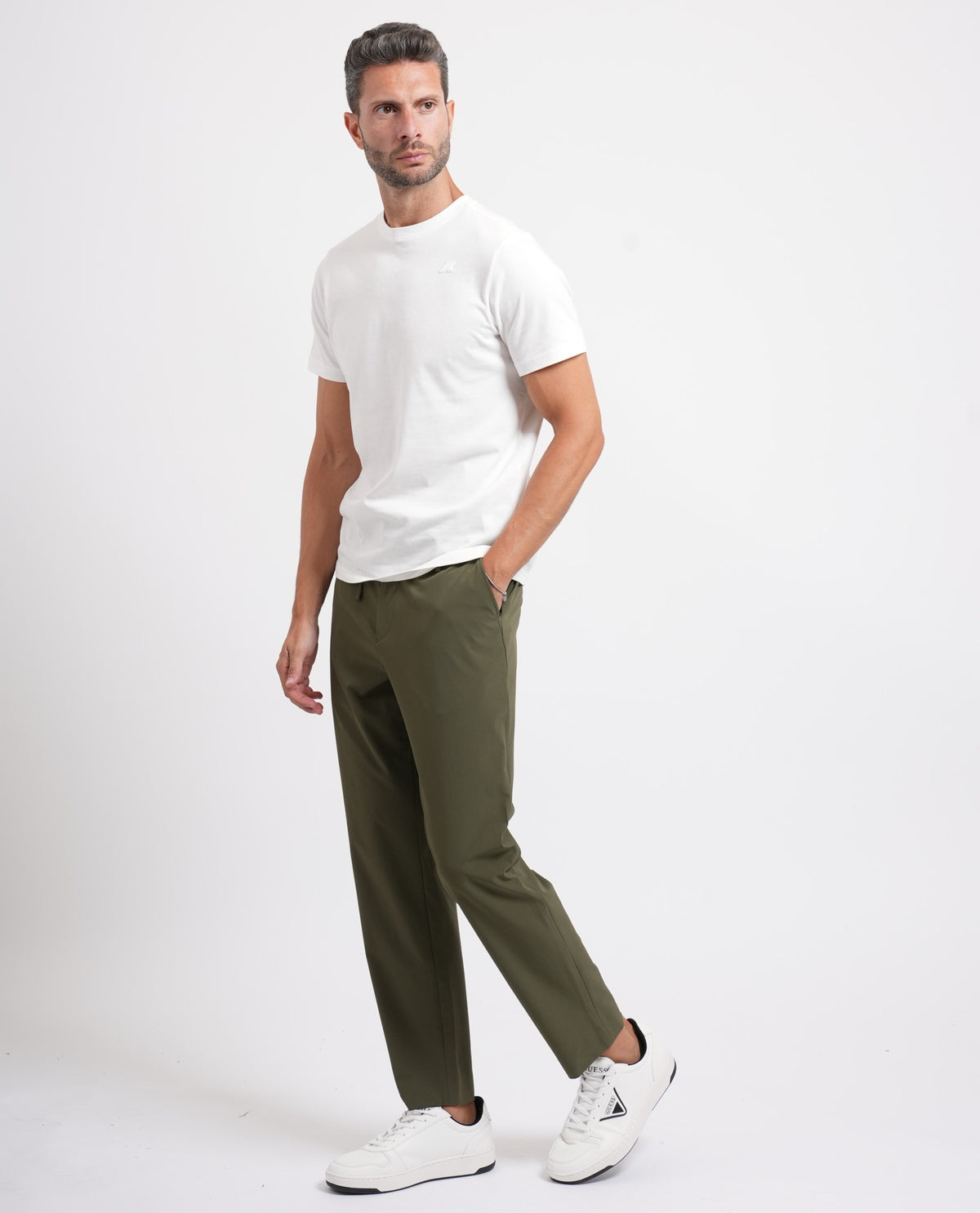 Pantaloni uomo Boss con fit affusolato 