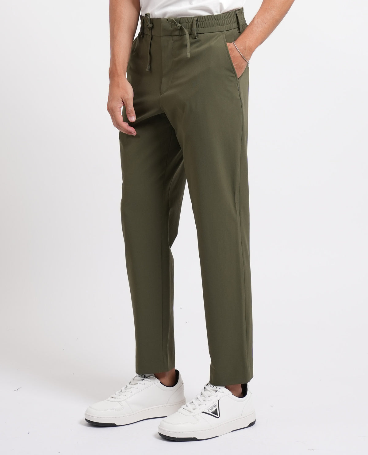 Pantaloni uomo Boss con fit affusolato 