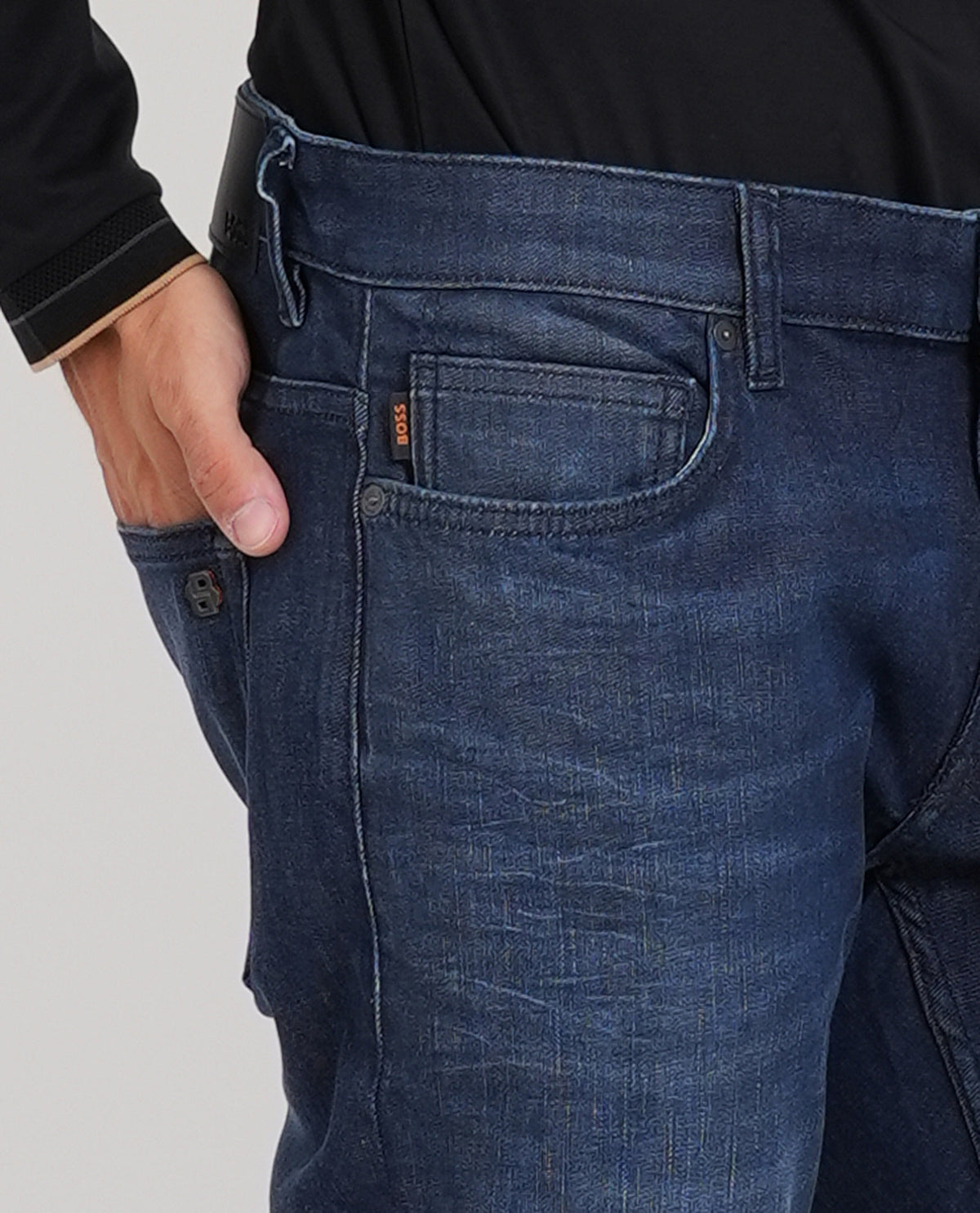 Jeans uomo Boss slim fit in lavaggio scuro 