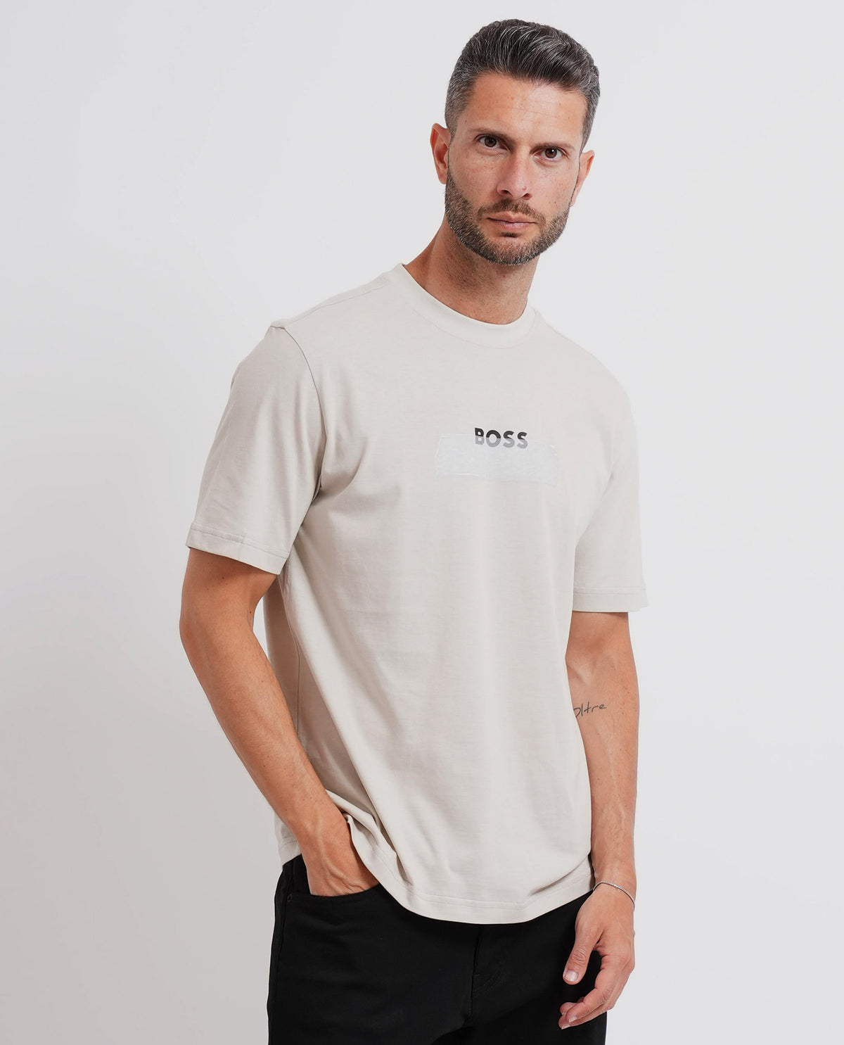T-shirt Boss uomo con logo frontale 