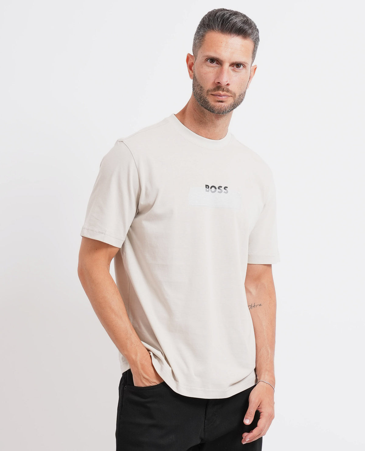 T-shirt Boss uomo con logo frontale 