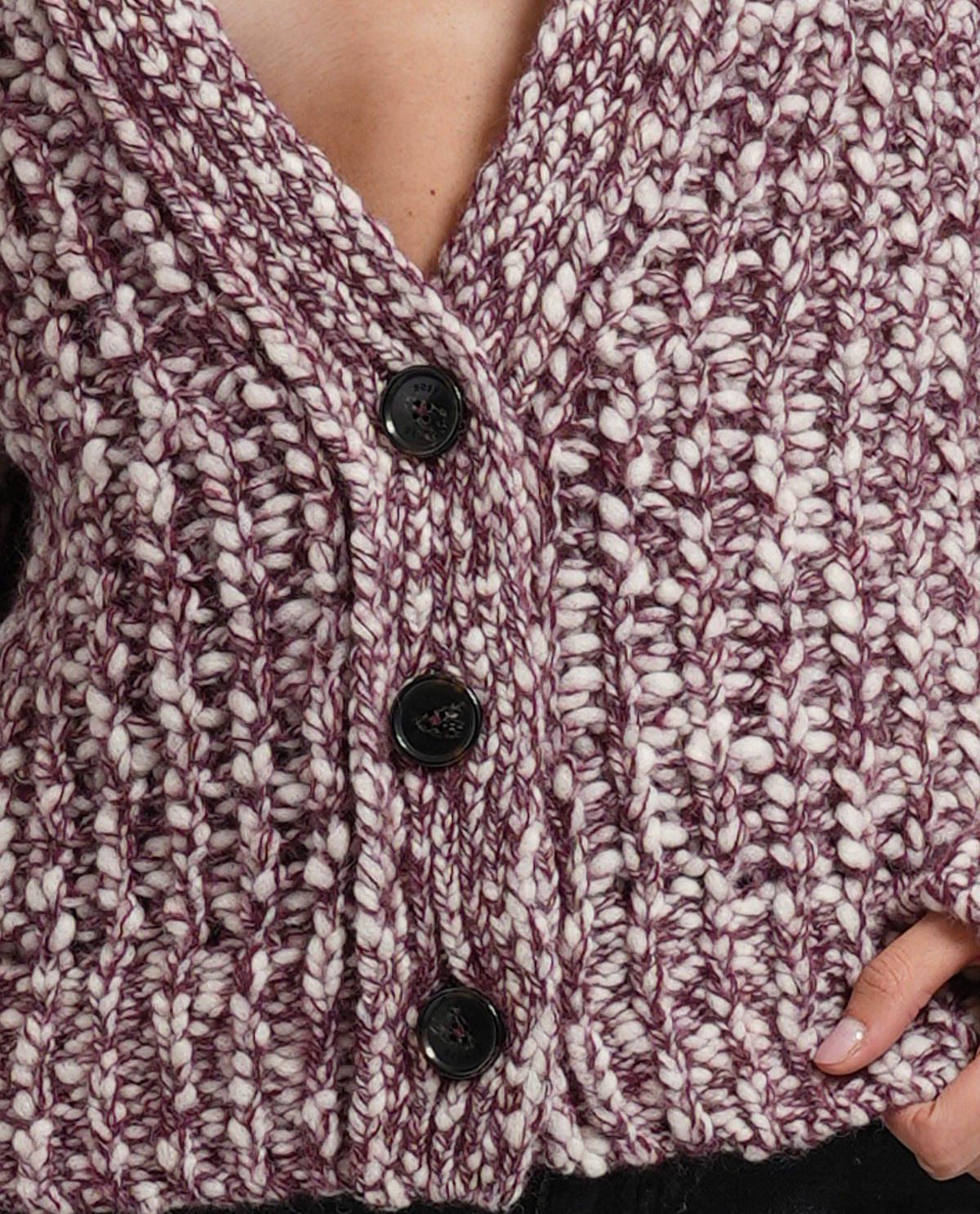 Maglione donna Boss con bottoni e ampia scollatura 
