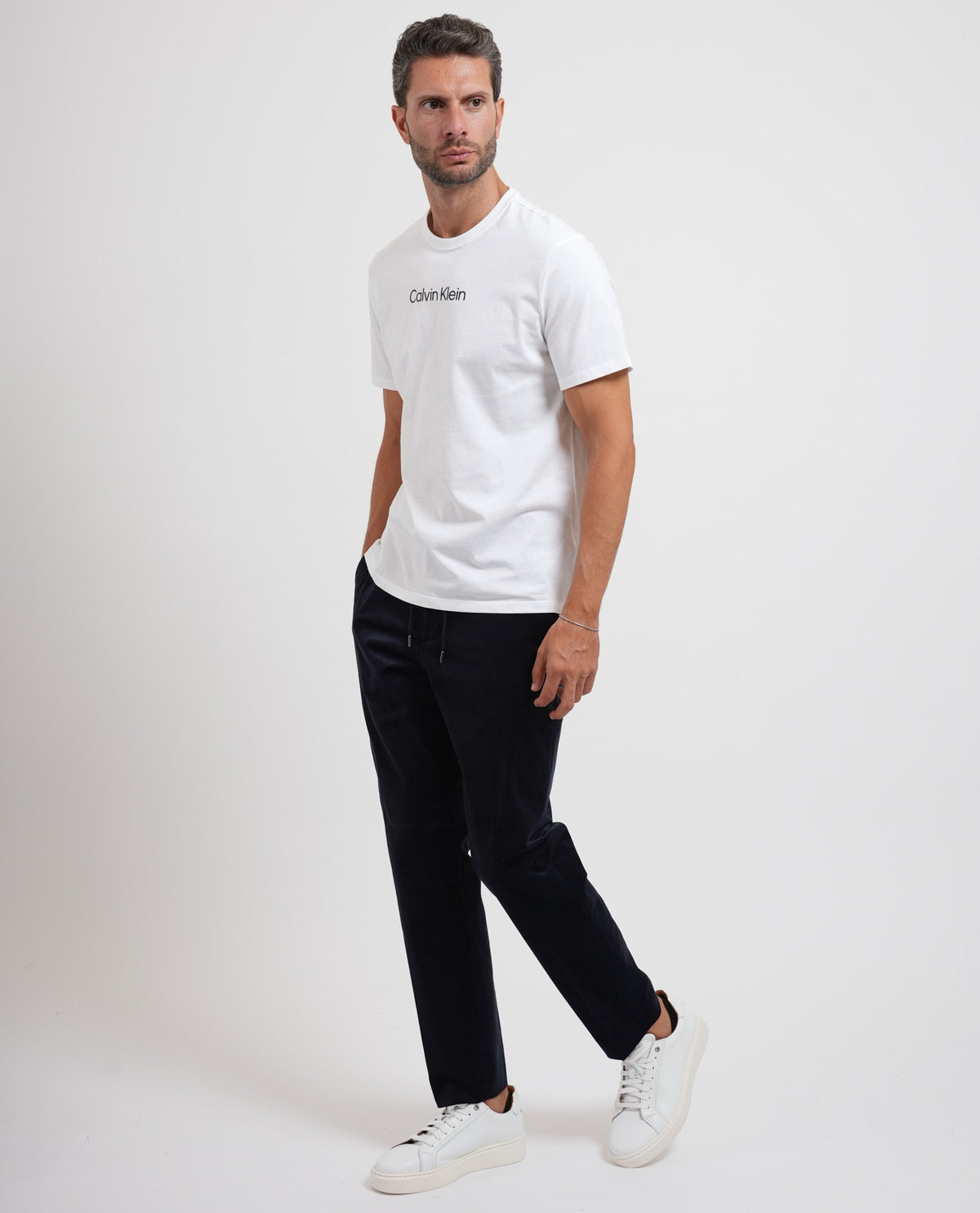 Pantaloni affusolati uomo Boss in velluto 
