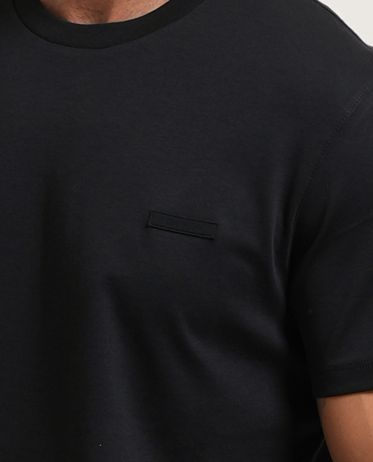T-shirt slim in cotone con stemma Calvin Klein uomo 