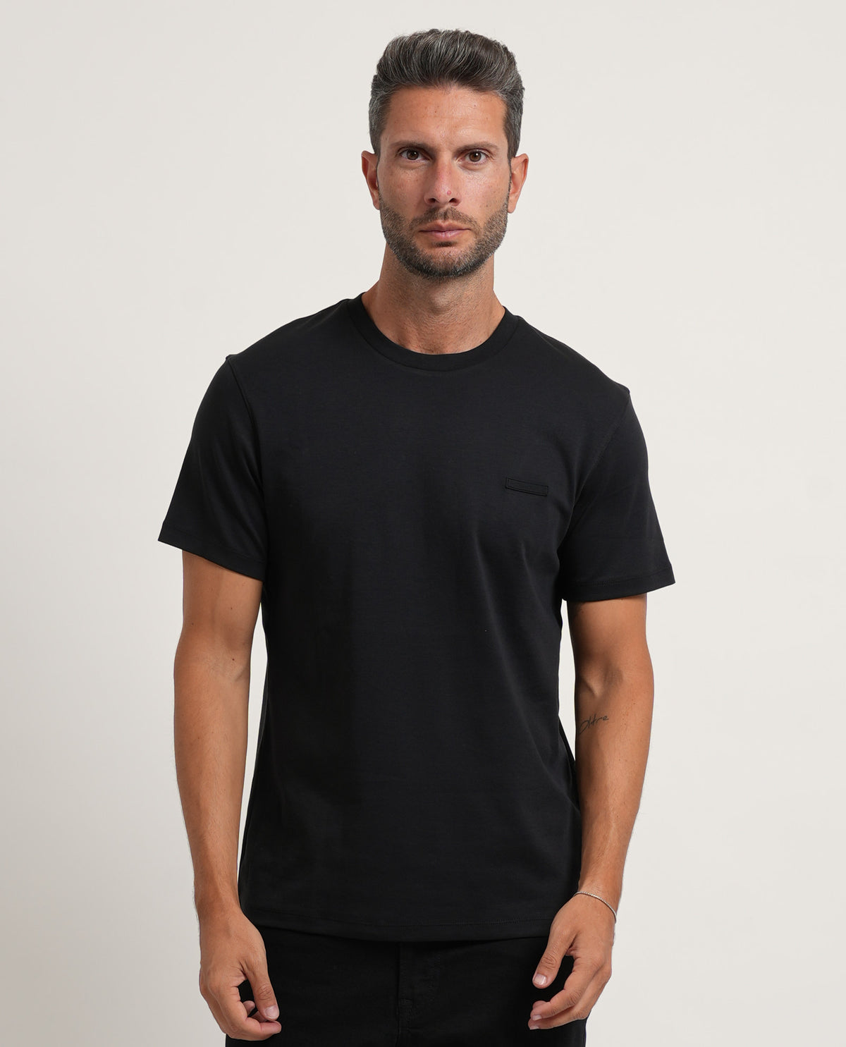 T-shirt slim in cotone con stemma Calvin Klein uomo 