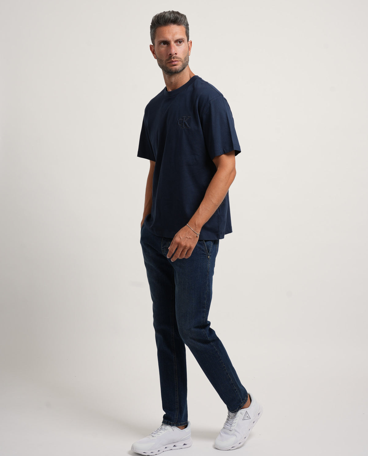 T-shirt uomo Calvin Klein con logo groffato 