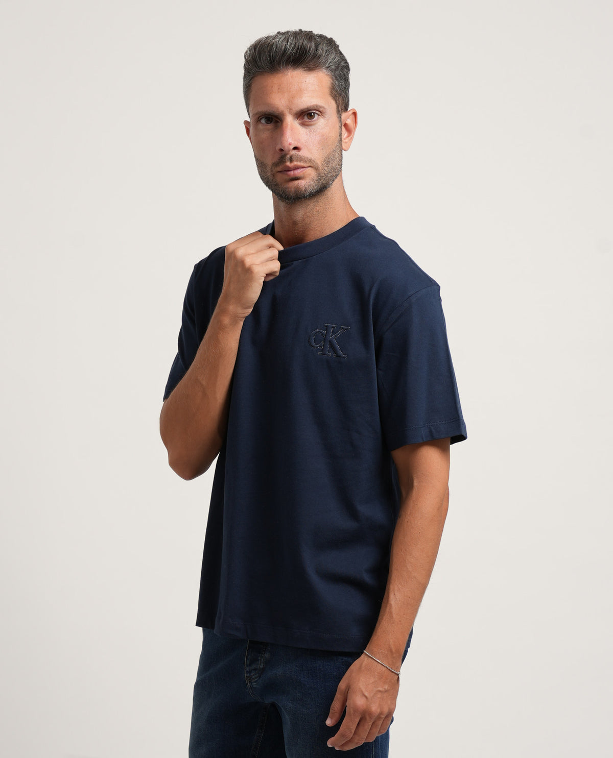 T-shirt uomo Calvin Klein con logo groffato 