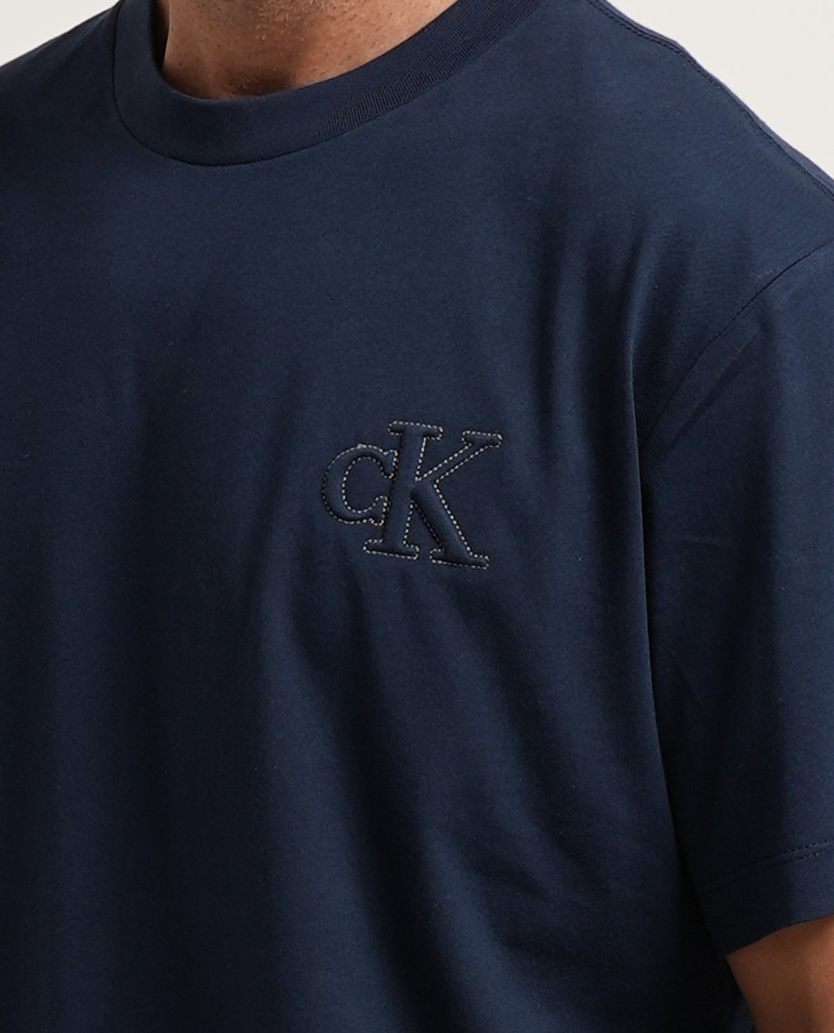 T-shirt uomo Calvin Klein con logo groffato 