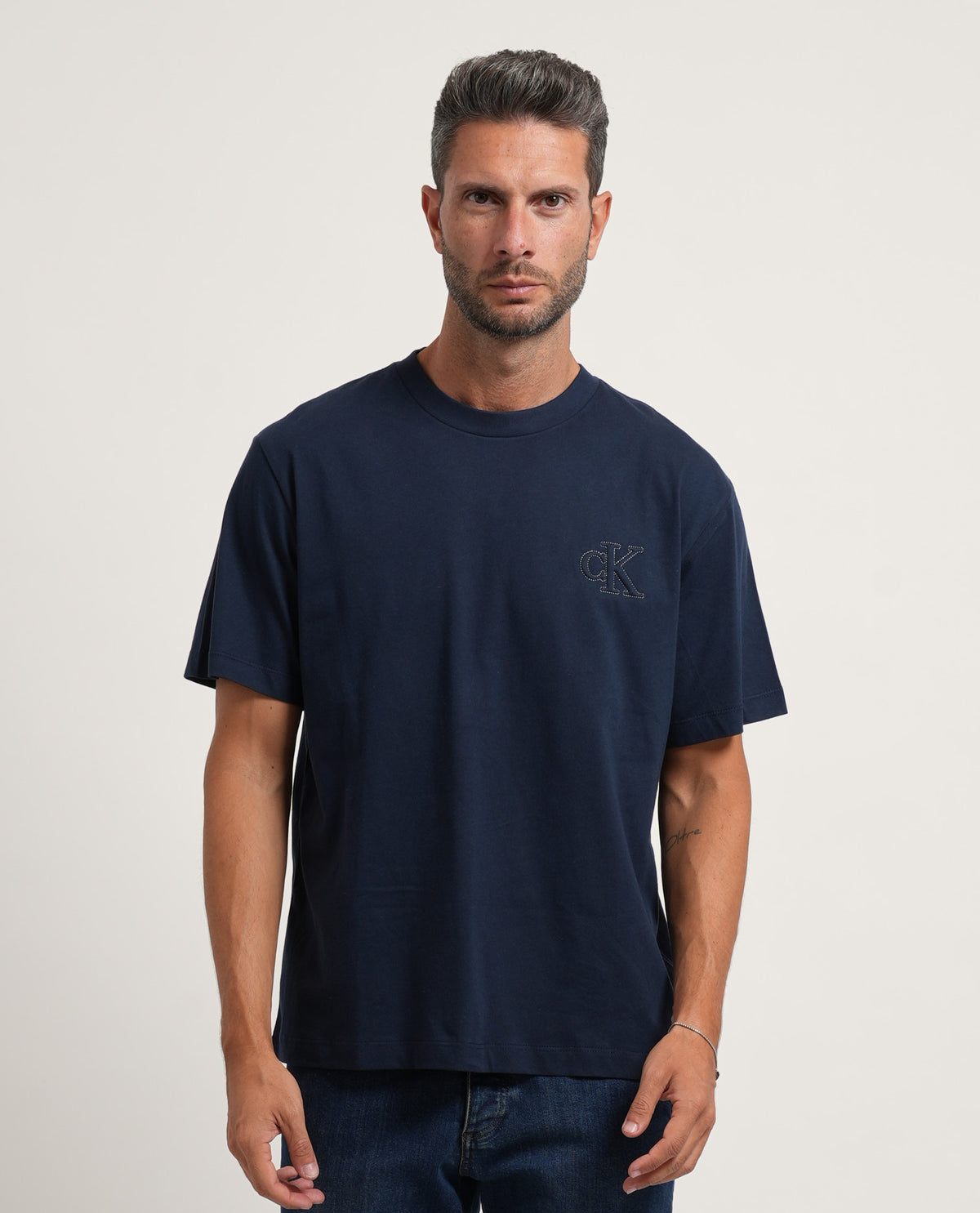 T-shirt uomo Calvin Klein con logo groffato 