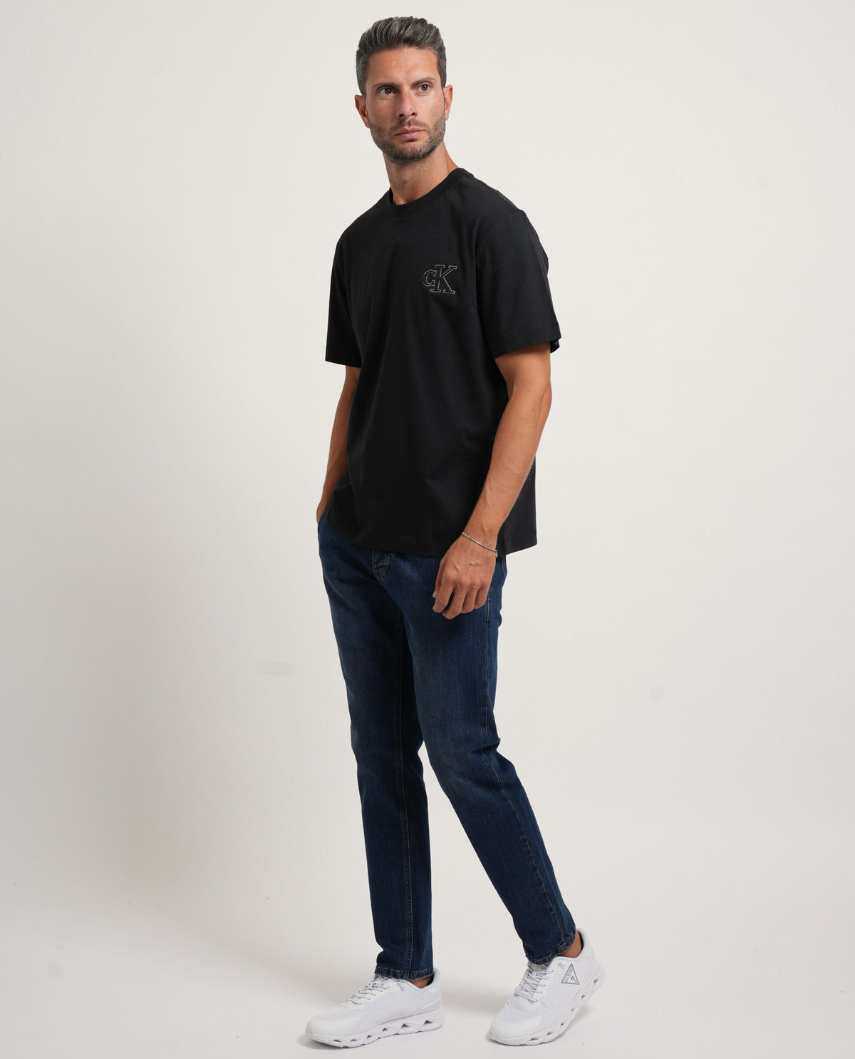 T-shirt uomo Calvin Klein con logo groffato 