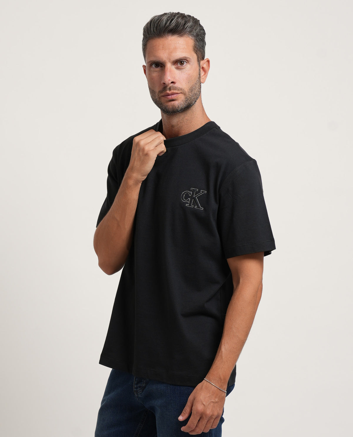T-shirt uomo Calvin Klein con logo groffato 