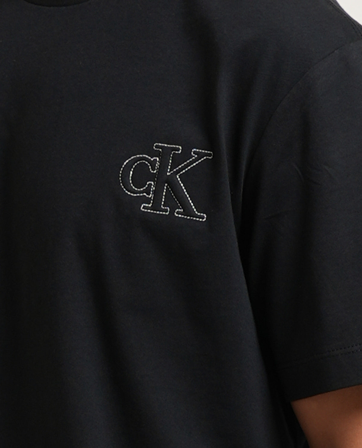 T-shirt uomo Calvin Klein con logo groffato 