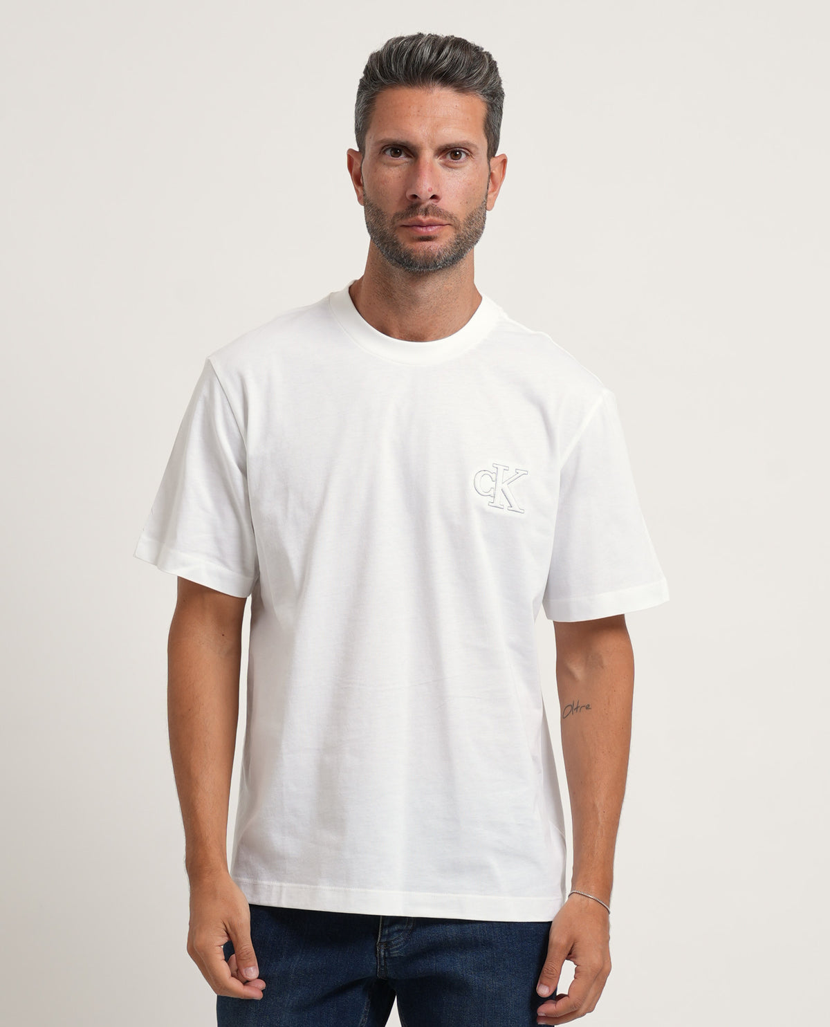 T-shirt uomo Calvin Klein con logo groffato 