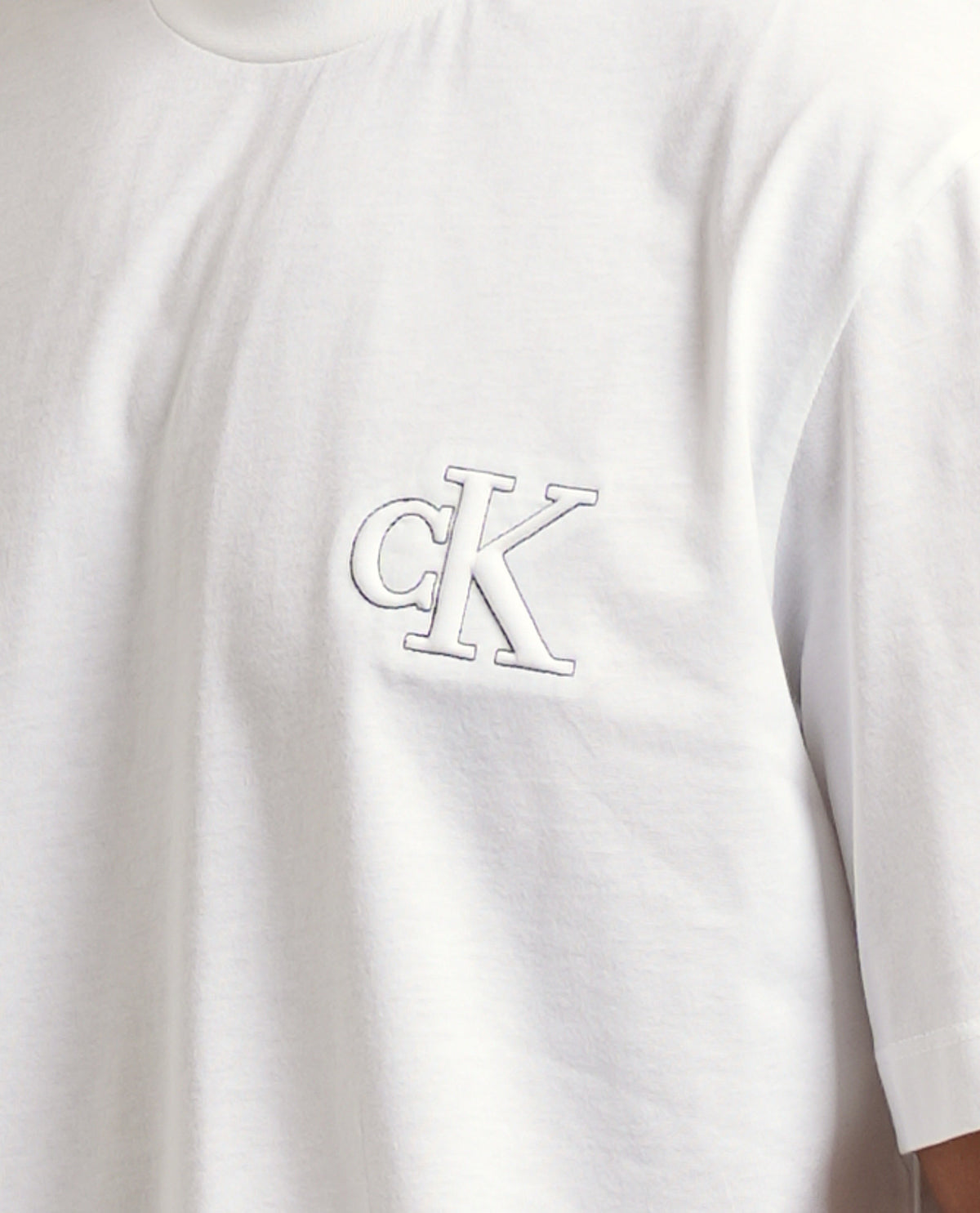 T-shirt uomo Calvin Klein con logo groffato 