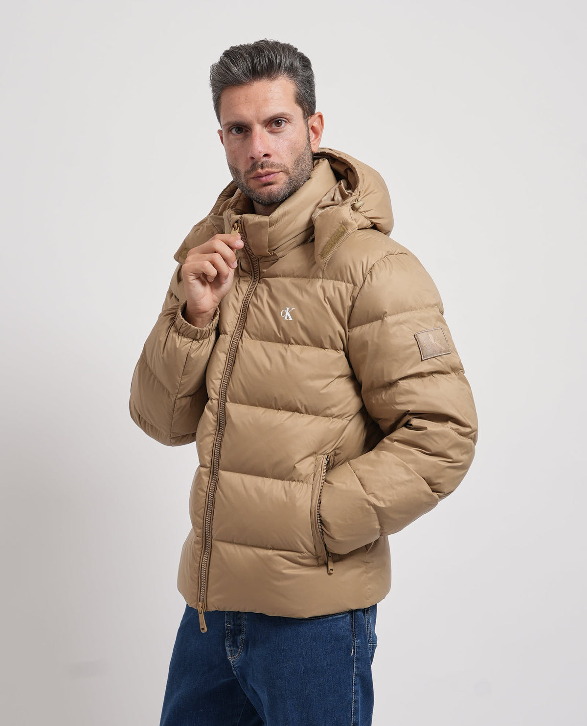 Piumino uomo Calvin Klein con cappuccio e logo 
