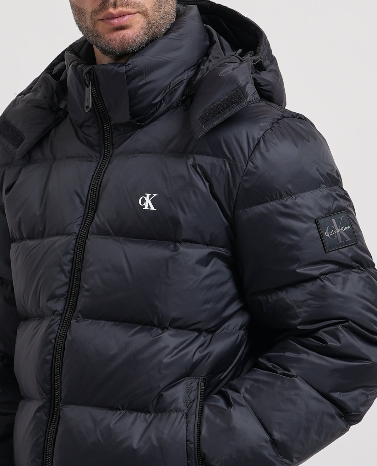 Piumino uomo Calvin Klein con cappuccio e logo 
