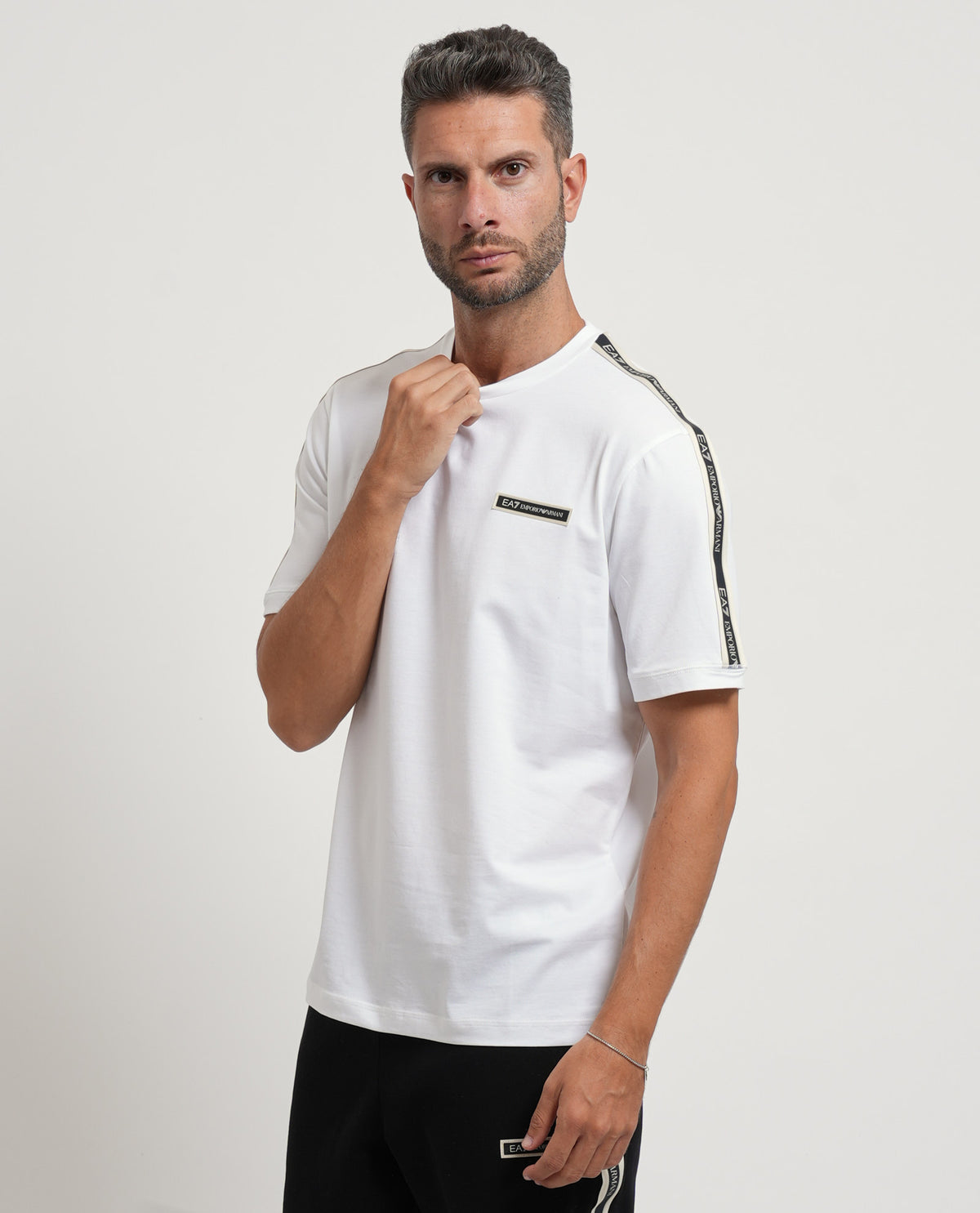 T-shirt in cotone EA7 uomo con logo e banda logata 