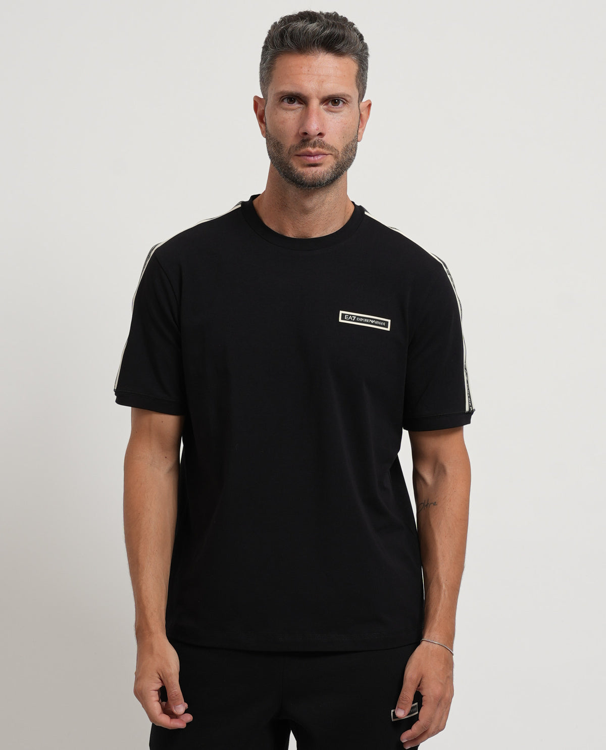 T-shirt in cotone EA7 uomo con logo e banda logata 