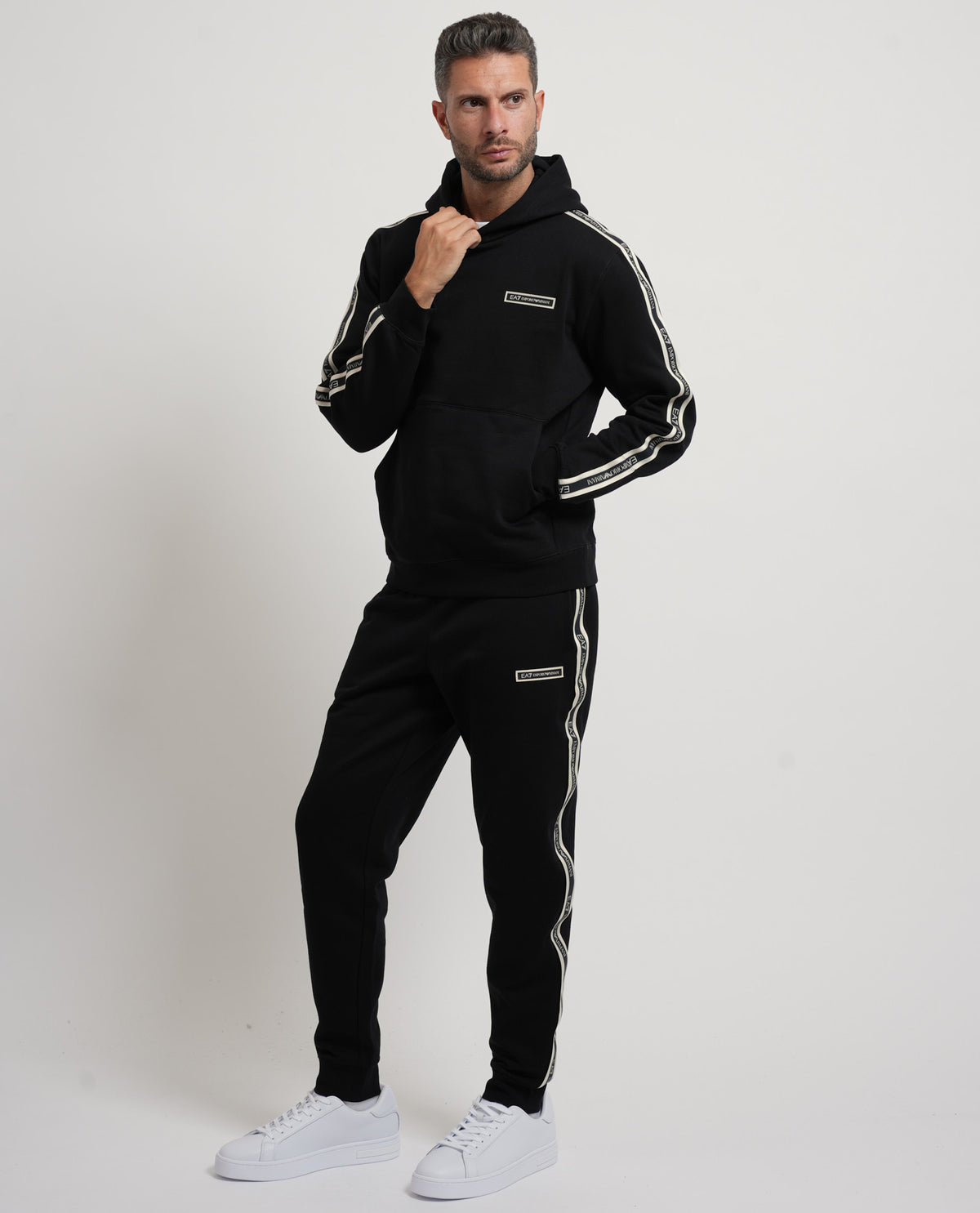 Pantaloni slim EA7 uomo con banda laterale 