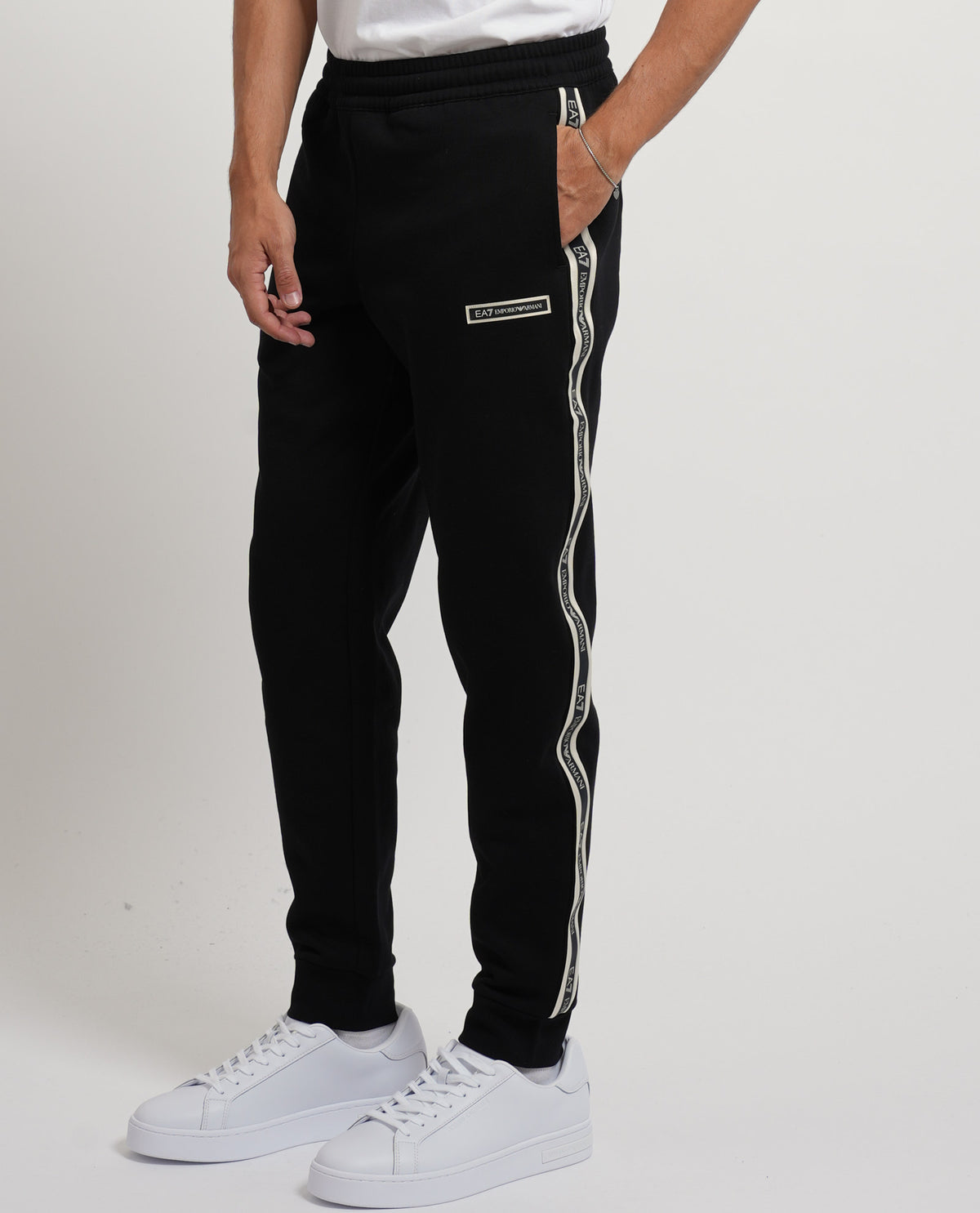 Pantaloni slim EA7 uomo con banda laterale 