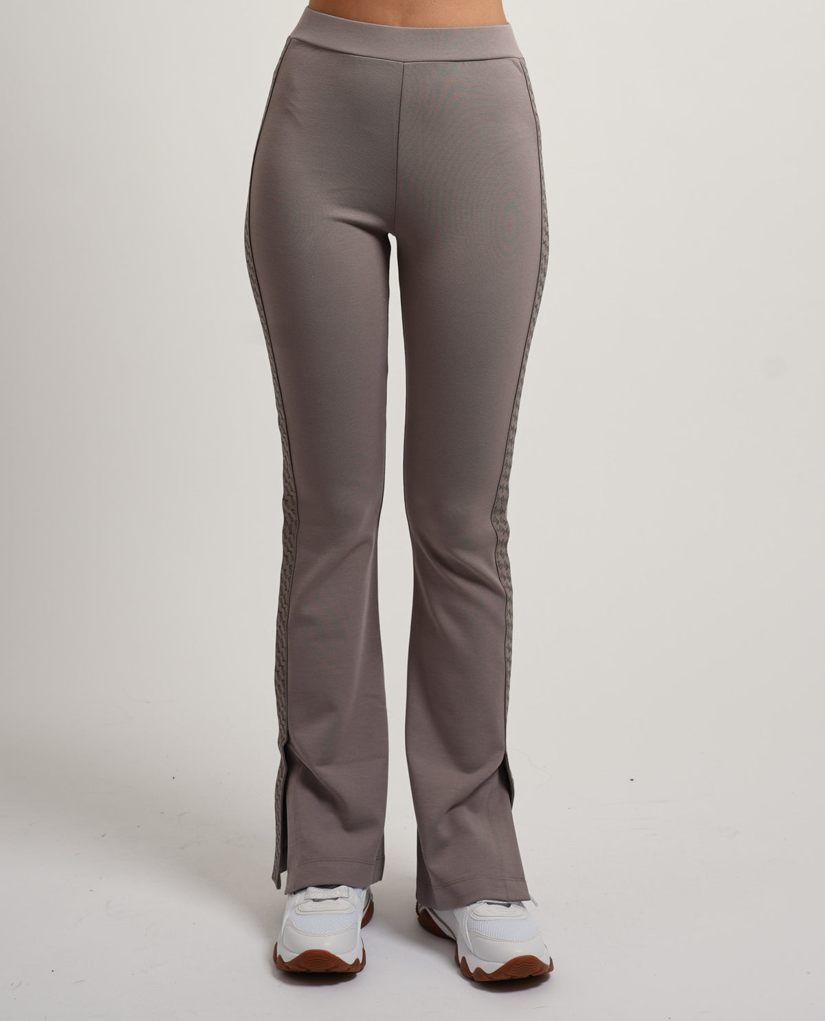 Pantaloni donna EA7 con banda laterale logata 