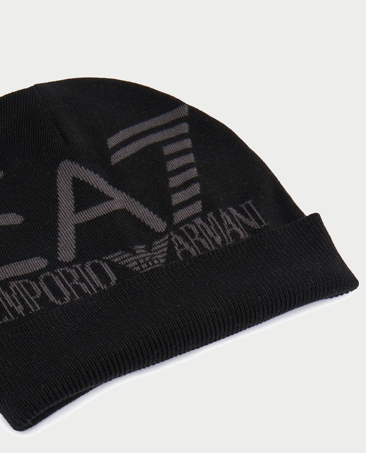 Cappello EA7 in maglia con logo 