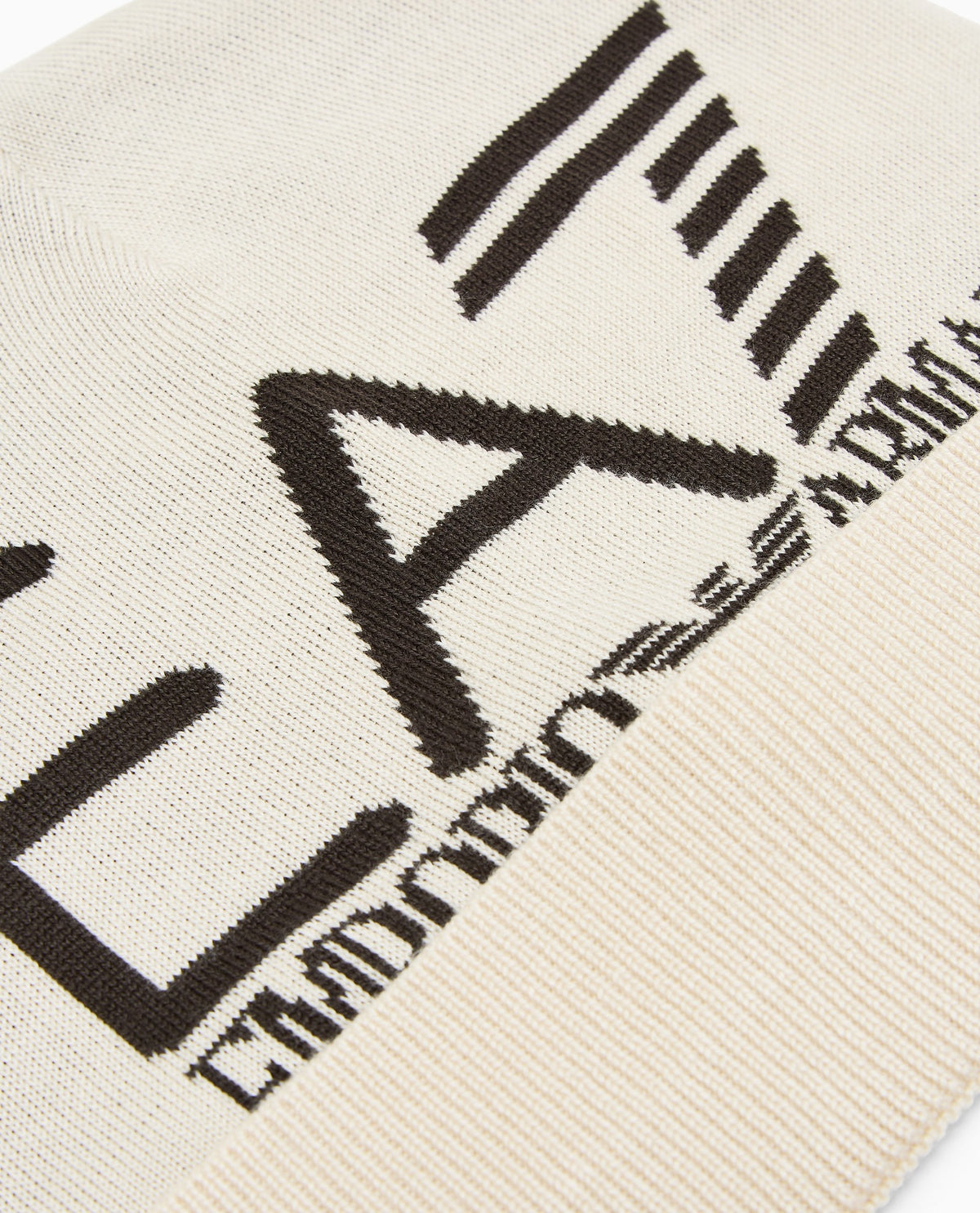 Cappello EA7 in maglia con logo 