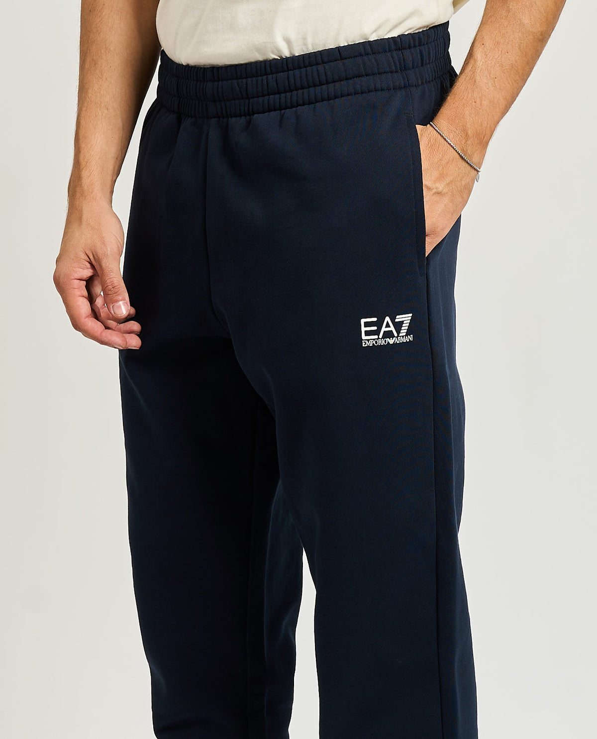 Pantaloni tuta EA7 con elastico in vita e logo 