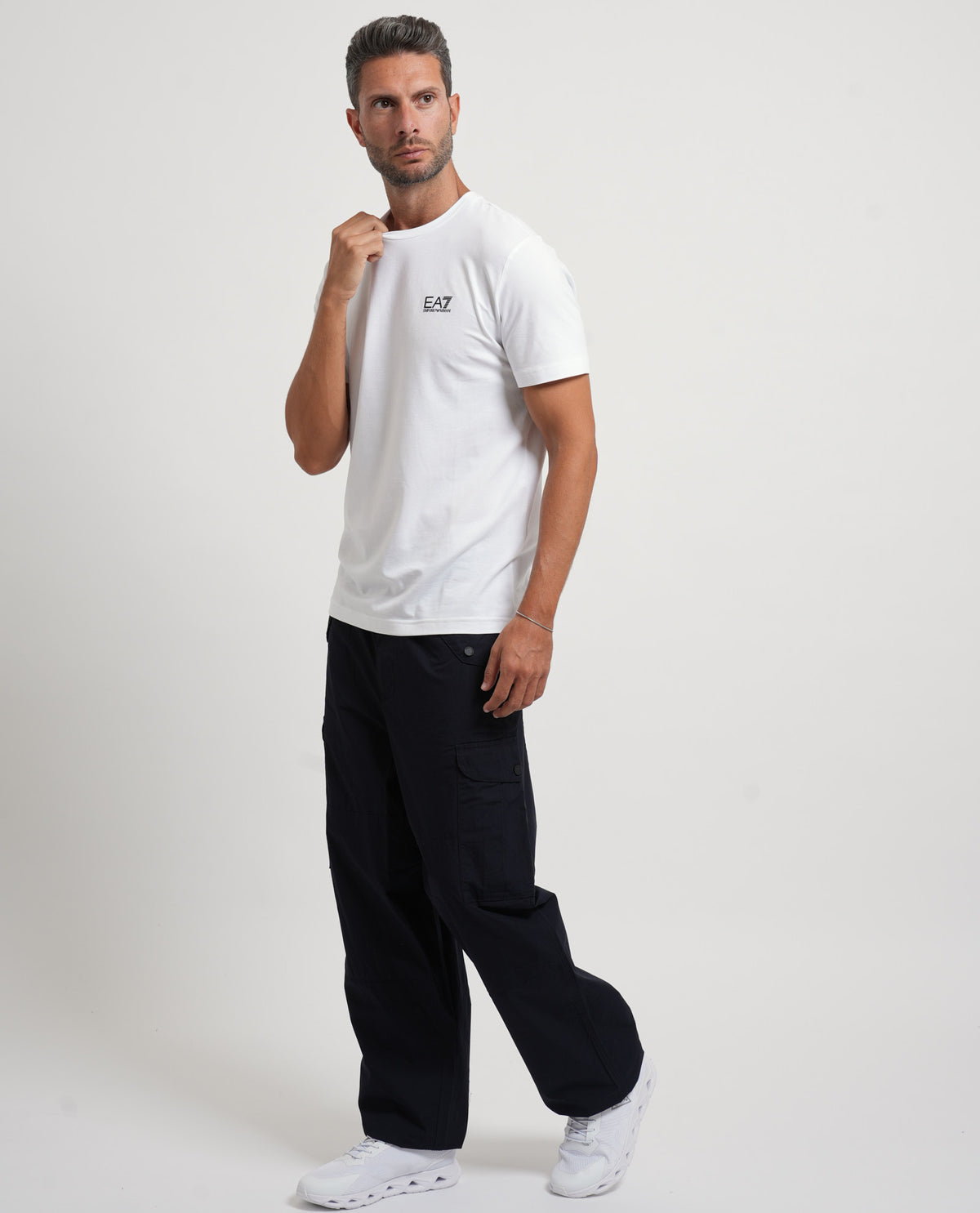T-shirt uomo EA7 con logo su petto 