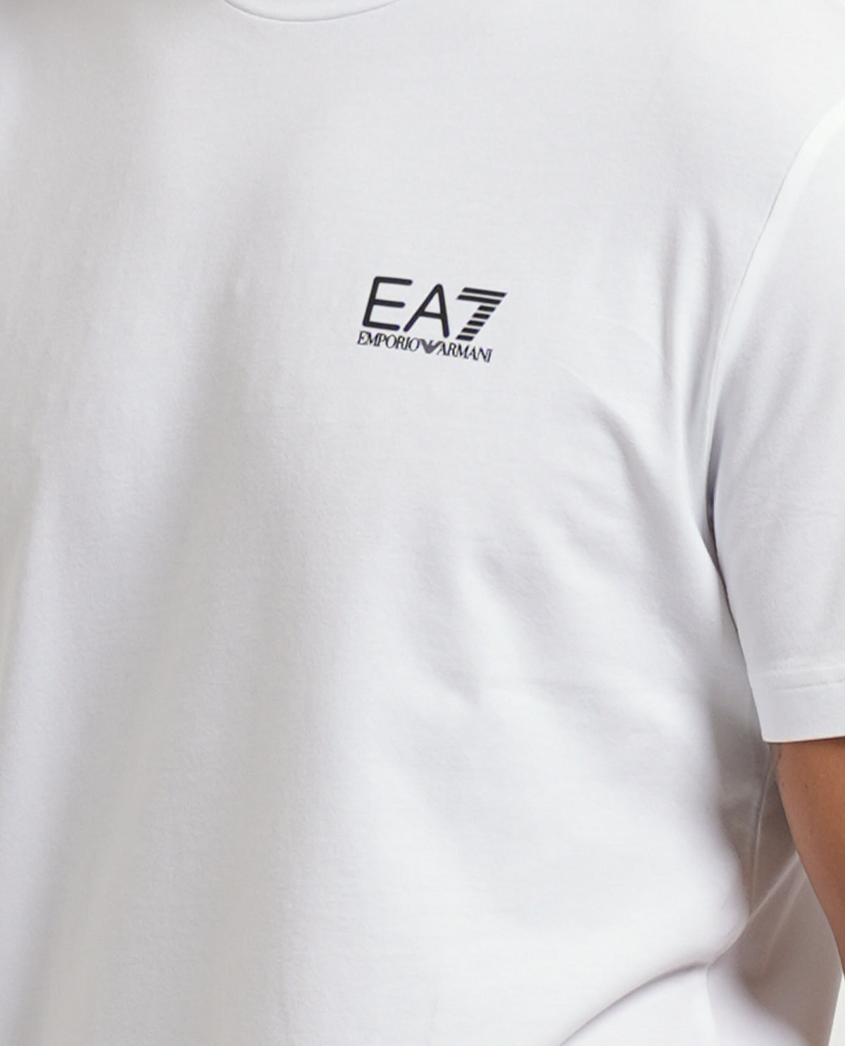 T-shirt uomo EA7 con logo su petto 