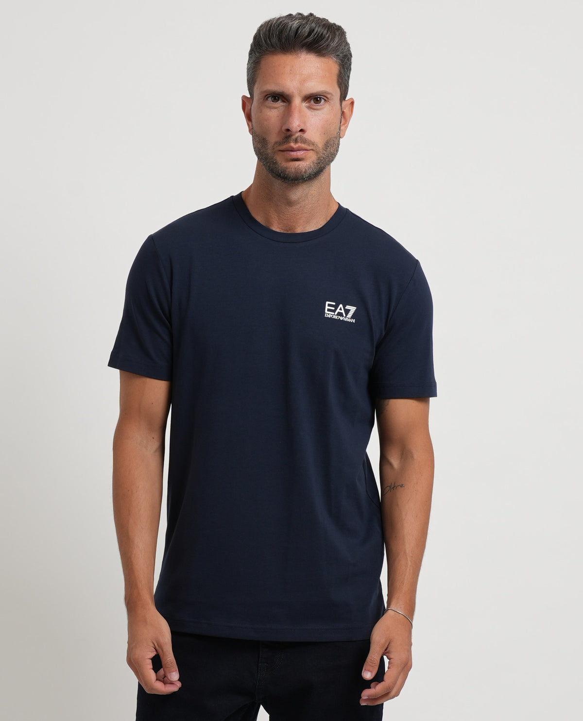 T-shirt uomo EA7 con logo su petto 