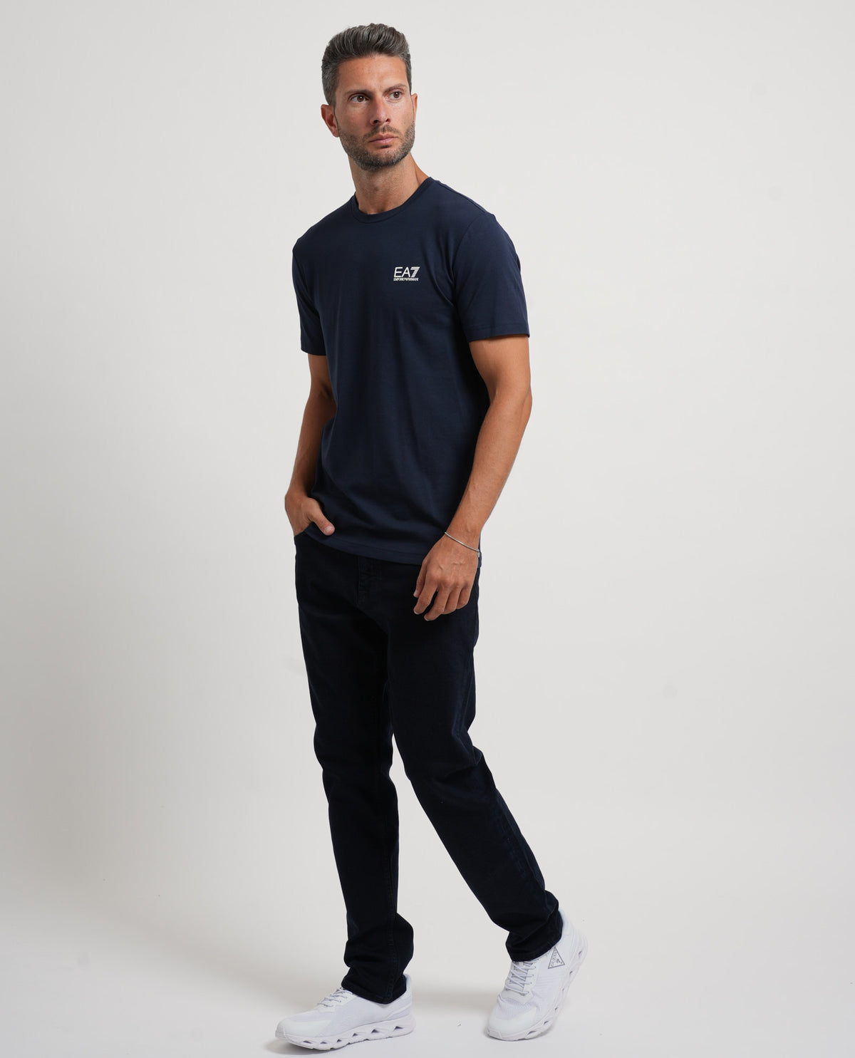 T-shirt uomo EA7 con logo su petto 